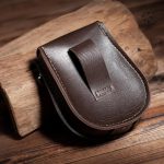 Accessoires pour fronde dans un étui en cuir