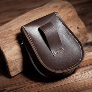 Accessoires pour fronde dans un étui en cuir